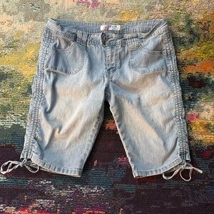 Piper & Blue Cinched Capri Pants